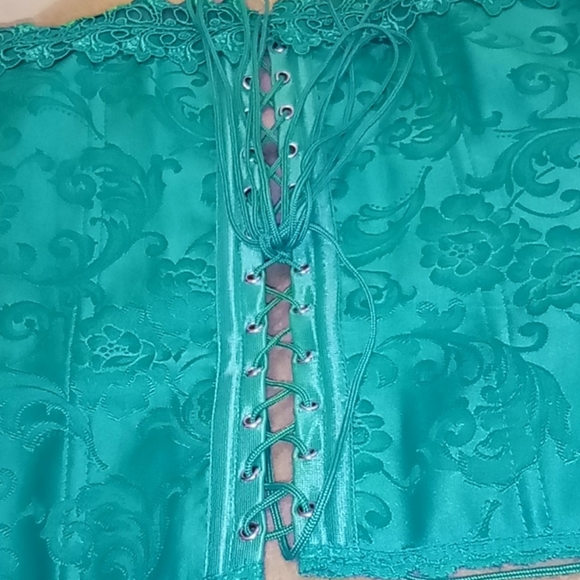 Lingerie - Picture 2 of 11